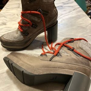 Sorel heel boots size 7